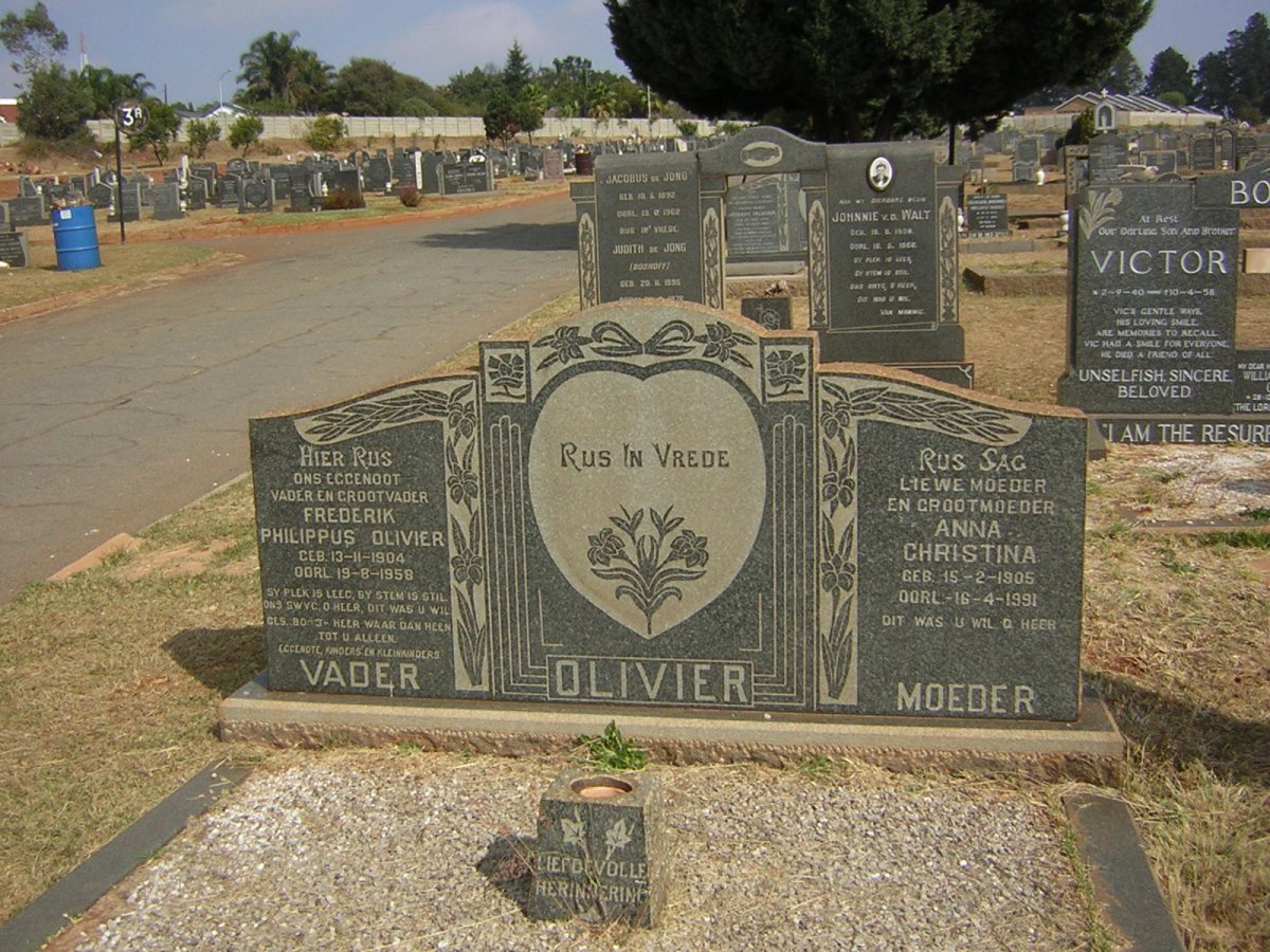 OLIVIER Frederik Philippus 1904-1958 &amp; Anna Christina 1905-1991