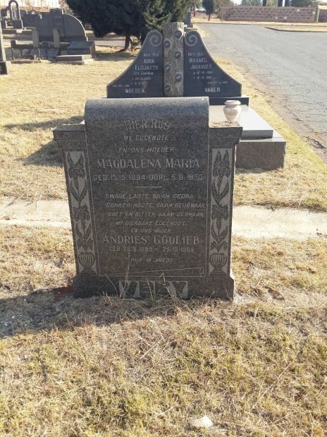 VERY Andries Godlief 1889-195? &amp; Magdalena Maria 1894-1950