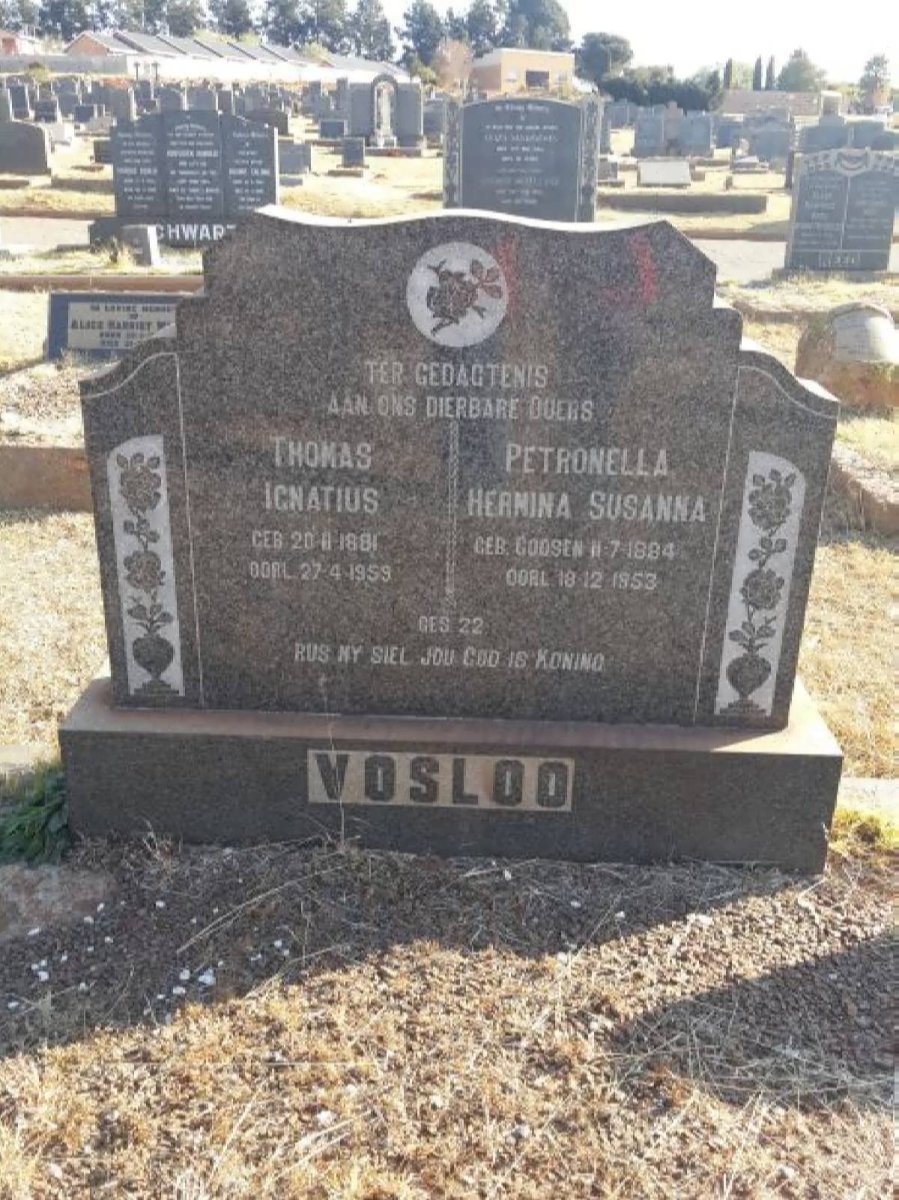 VOSLOO Thomas Ignatius 1881-1959 &amp; Petronella Hermina Susanna GOOSEN 1884-1953