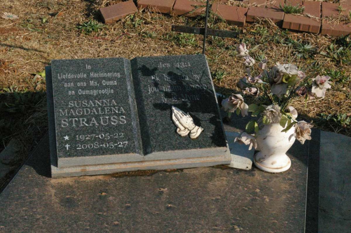 STRAUSS Susanna Magdalena 1927-2008
