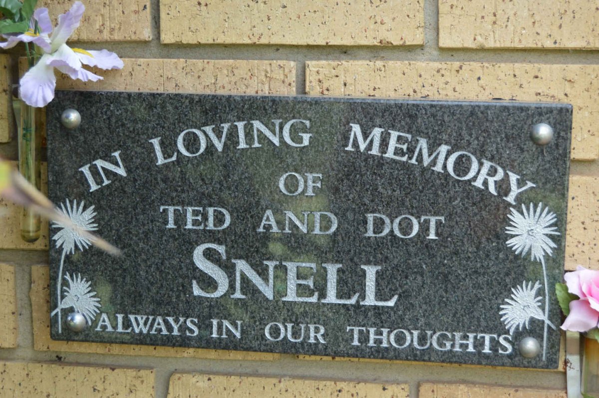 SNELL Ted &amp; Dot