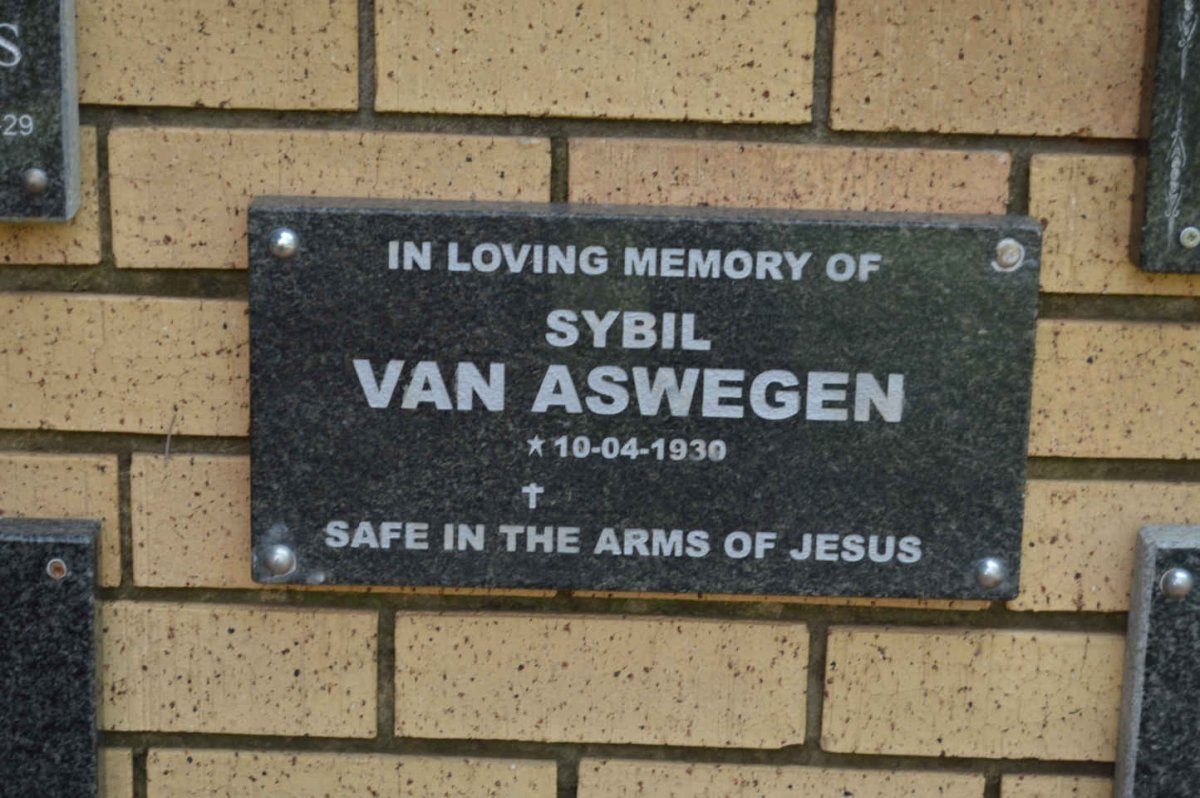 ASWEGEN Sybil, van 1930-