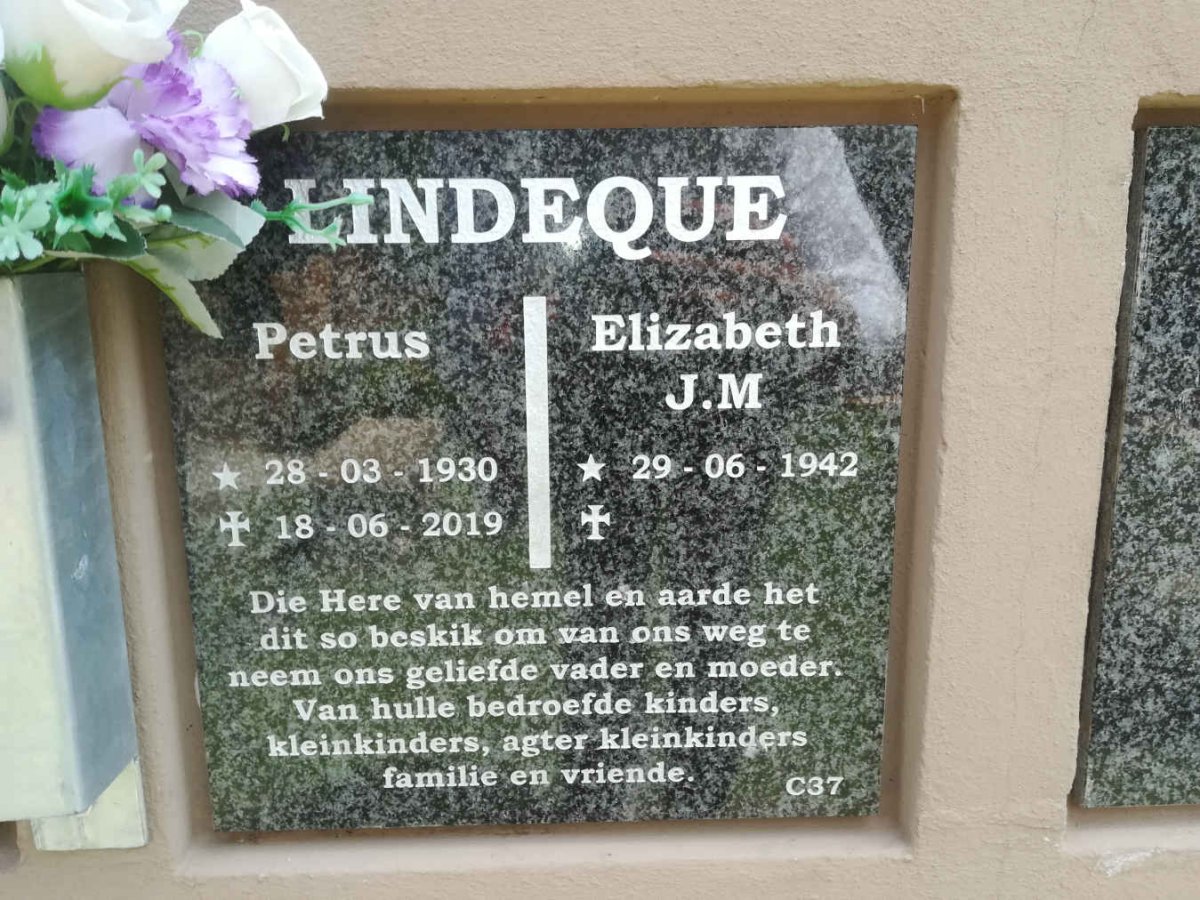 LINDEQUE Petrus 1930-2019 &amp; Elizabeth J.M. 1942-