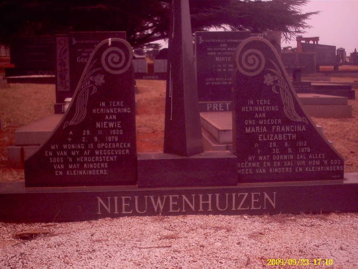 NIEUWENHUIZEN Niewie 1920-1979 &amp; Maria Francina Elizabeth 1912-1979