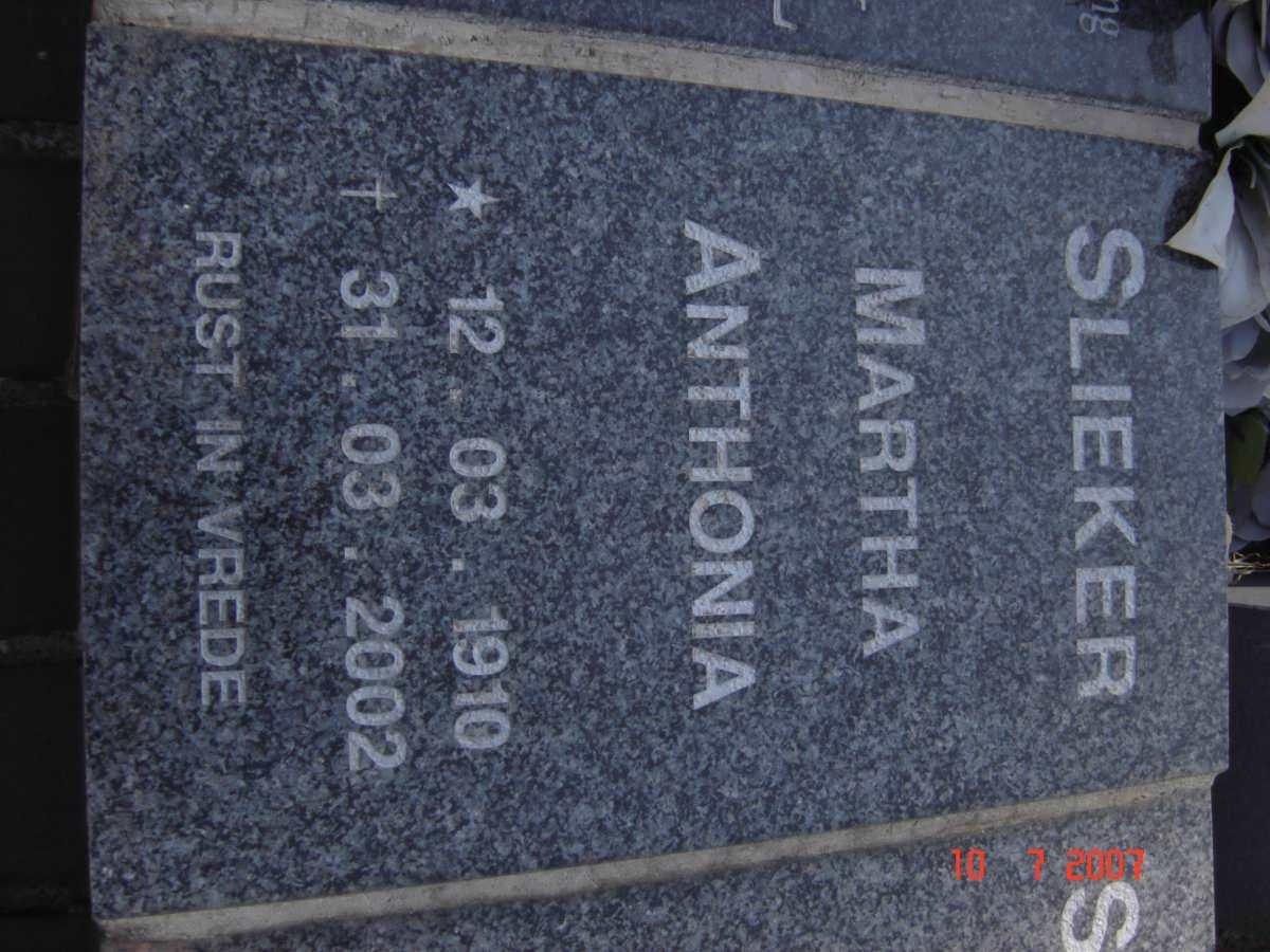 SLIEKER Martha Anthonia 1910-2002