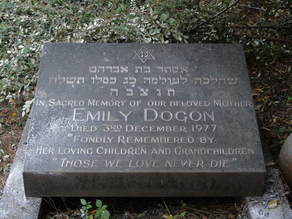 DOGON Emily -1977