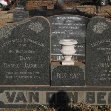 BERG Daniel Jacobus, van den 1879-1957 & Johanna H.S. VAN WYK 1885-1955 :: BERG Daniel Jacobus, van den 1916-1996_2