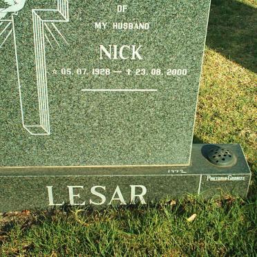 LESAR Nick 1928-2000