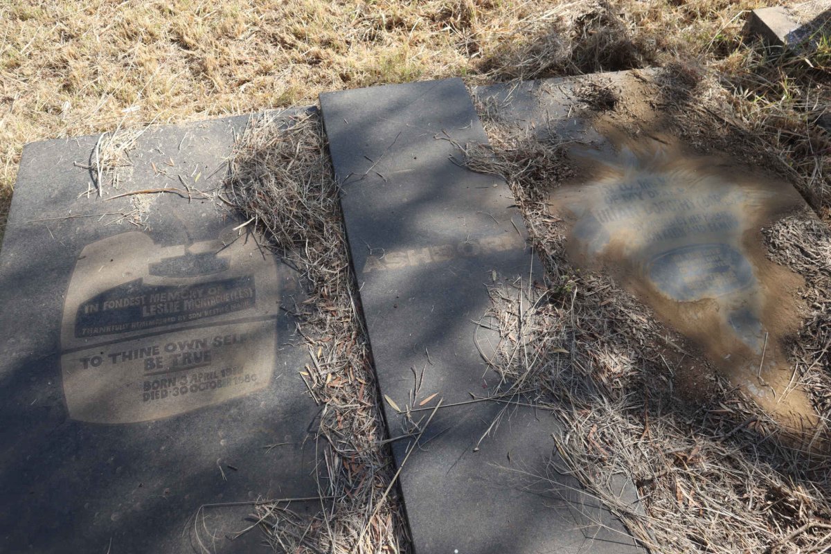 ASHBORN Leslie Montague 1912-1980 & Lilian Dorothy 1915-1971 _1