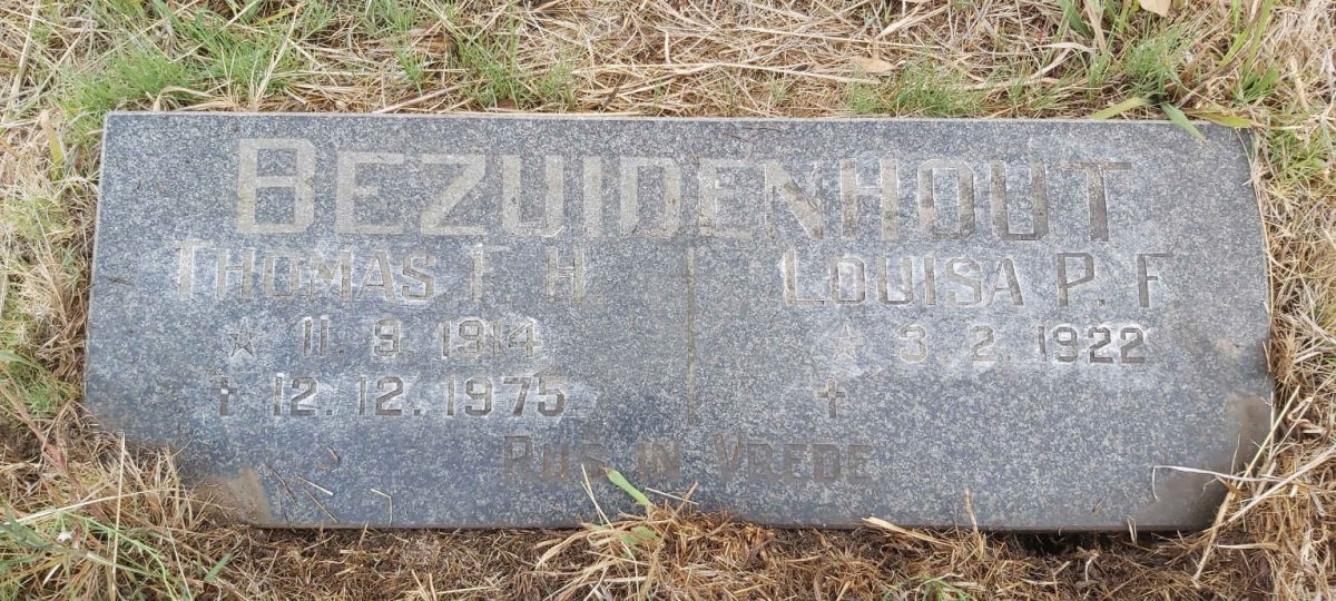 BEZUIDENHOUT Thomas F.H. 1914-1975 & Louisa P.F. 1922- 