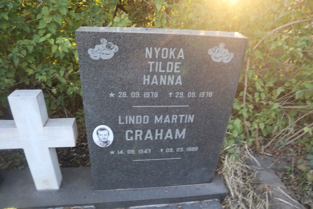 GRAHAM Lindo Martin 1947-1988 :: GRAHAM Nyoka Tilde Hanna 1978-1978