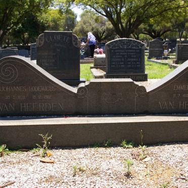 HEERDEN Johannes Lodewicus, van 1878-1962 &amp; Emmerencia J.H. 1884-1967
