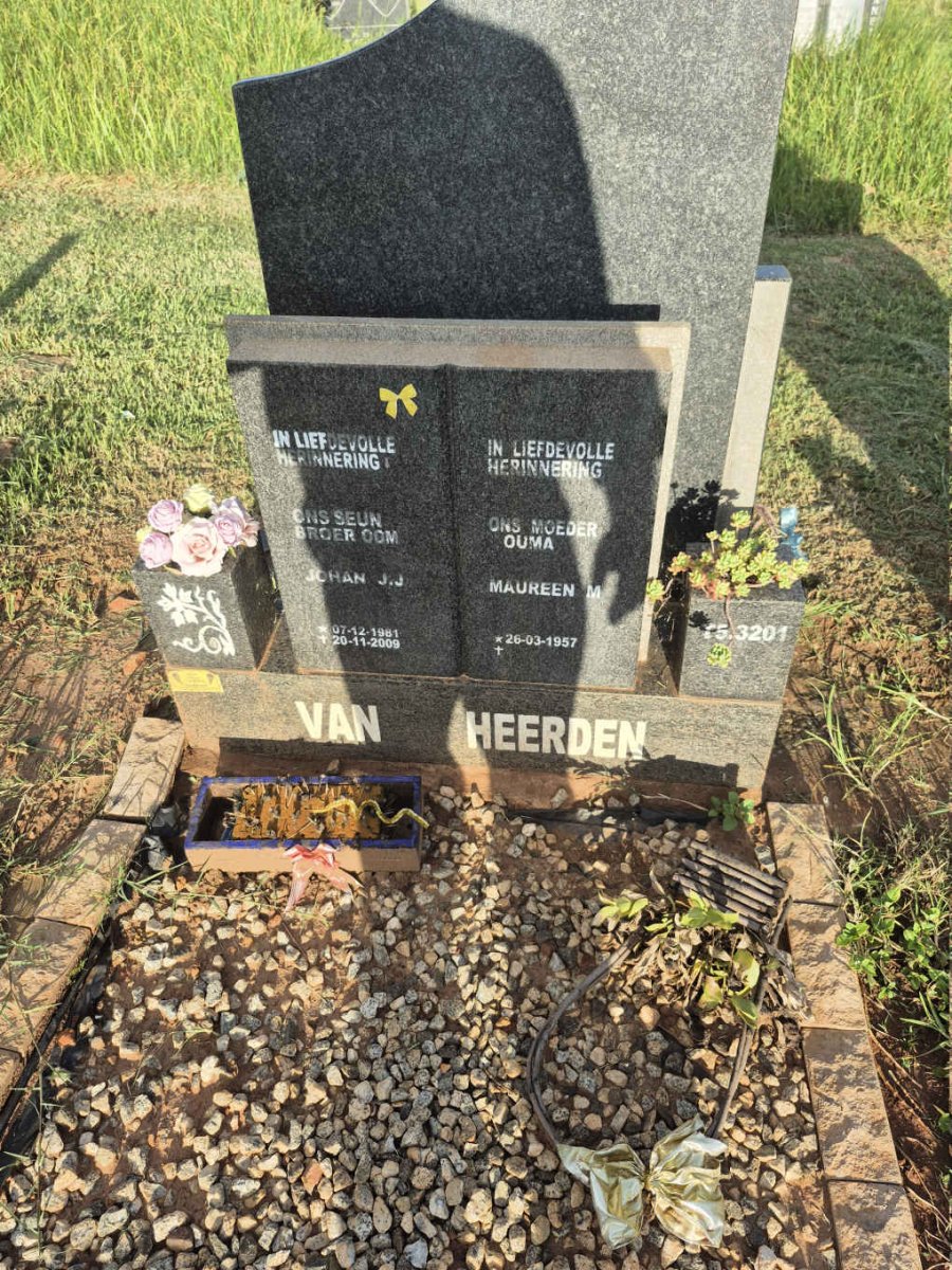 HEERDEN Maureen M., van 1957- :: VAN HEERDEN Johan J.J. 1981-2009