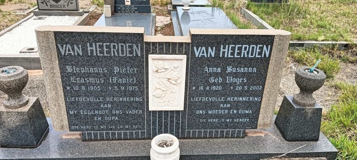 HEERDEN Stephanus Pieter Erasmus, van 1905-1975 & Anna Susanna VOGES 1920-2002