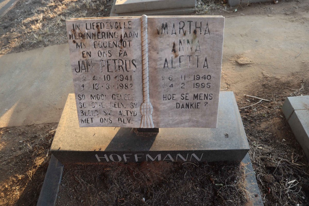 HOFFMANN Jan Petrus 1941-1982 & Martha Anna Aletta 1940-1995