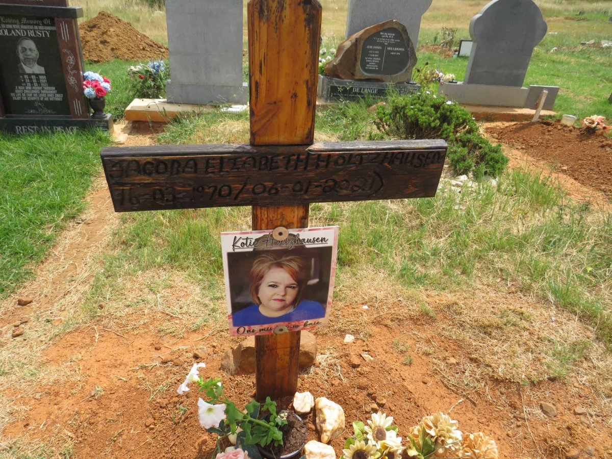HOLTZHAUSEN Jacoba Elizbeth 1970-2021 _1