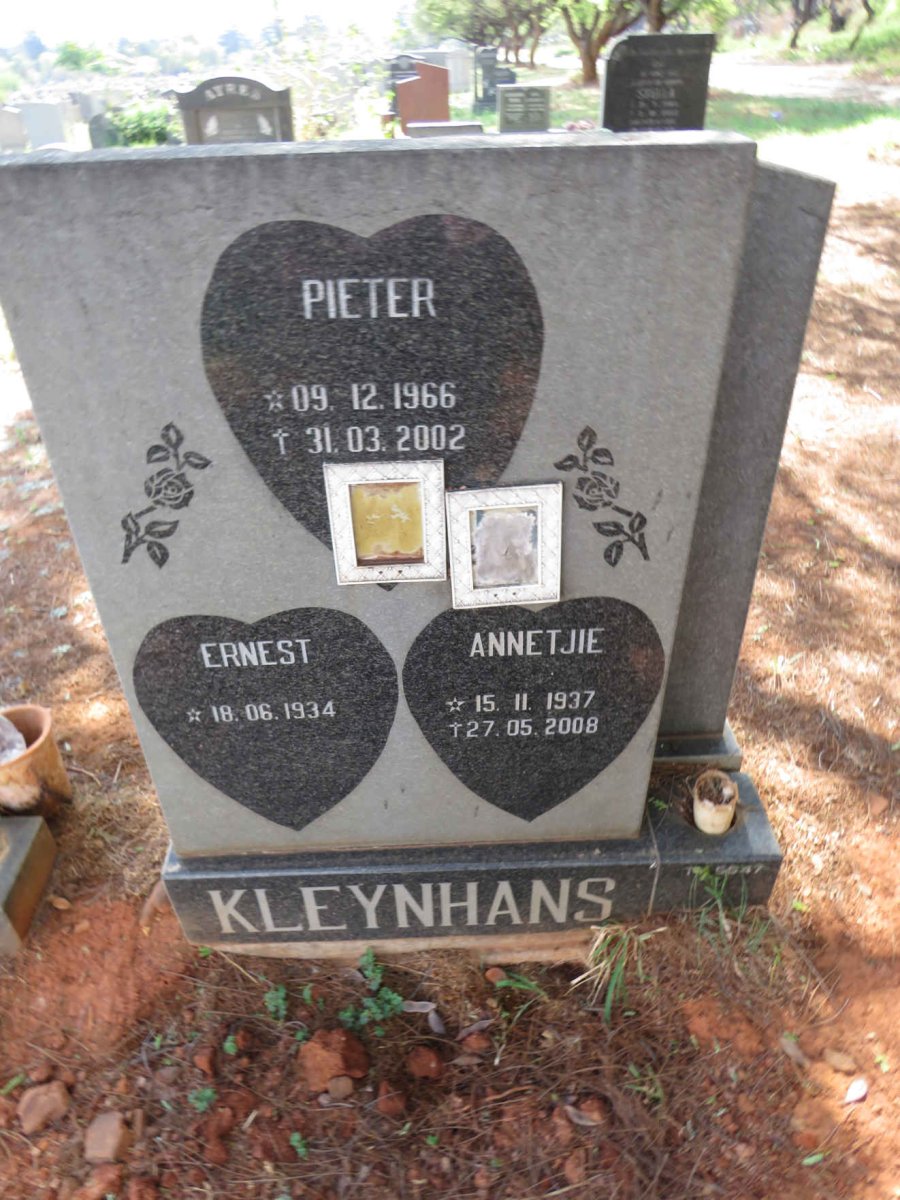 KLEYNHANS Ernest 1934- & Annetjie 1937-2008 :: KLEYNHANS Pieter 1966-2002