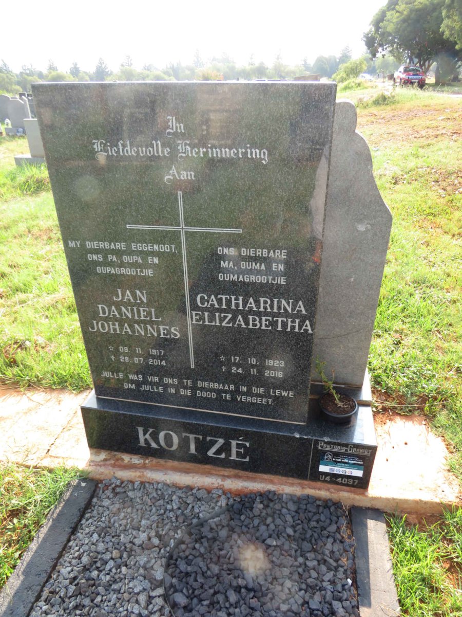 KOTZE Jan Daniel Johannes 1917-2014 & Catharina Elizabetha 1923-2016