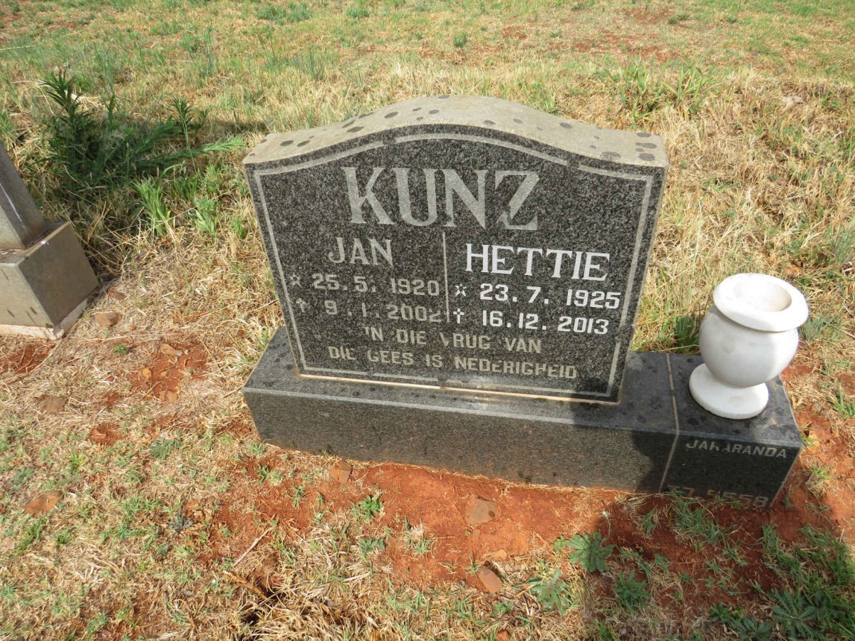 KUNZ Jan 1920-2002 & Hettie 1925-2013