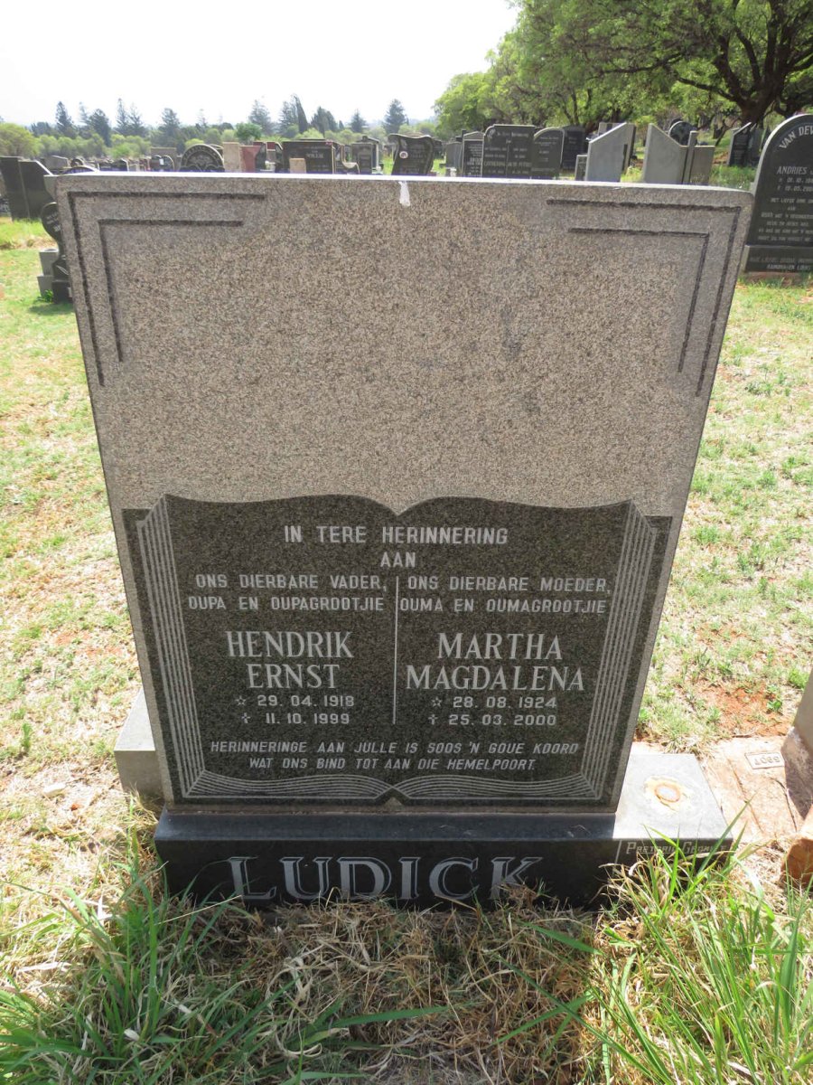 LUDICK Hendrik Ernst 1918-1999 & Martha Magdalena 1924-2000