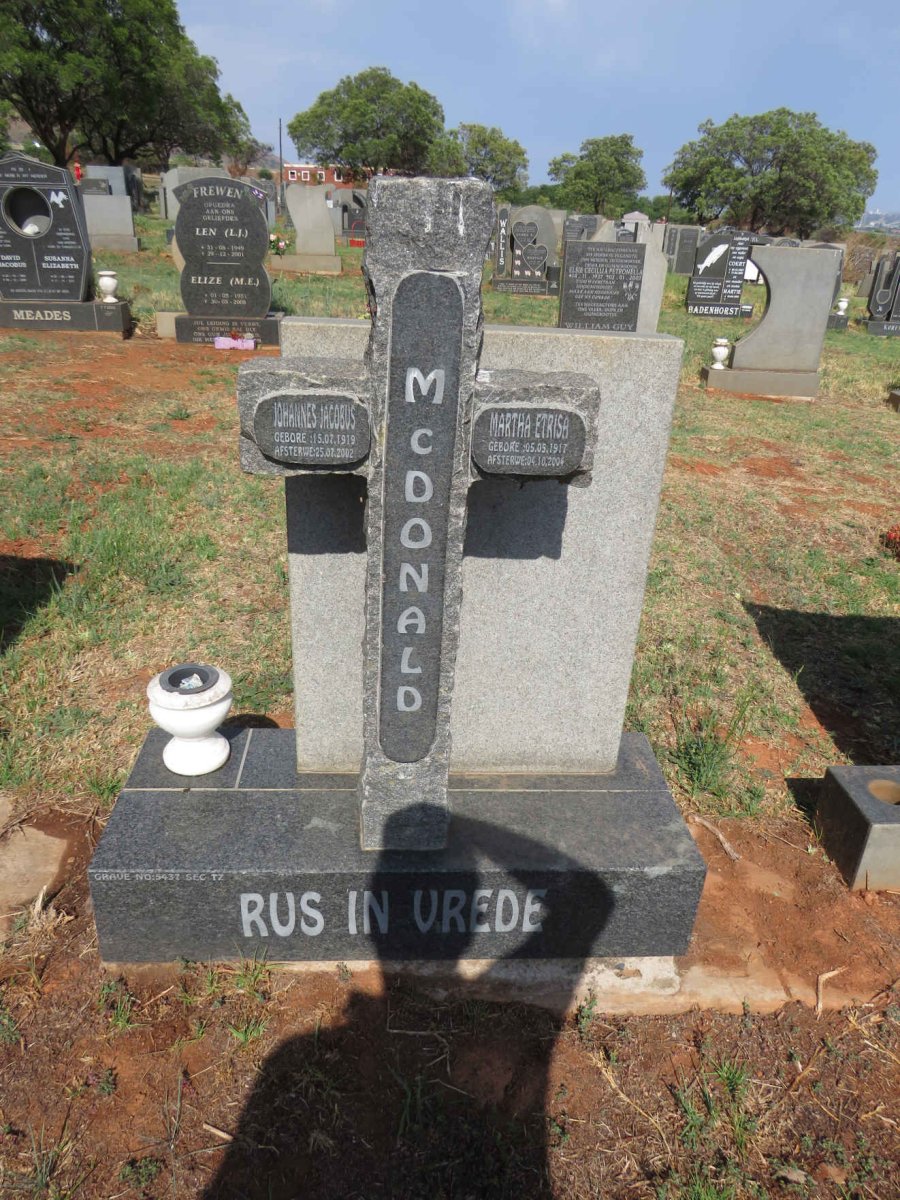 MCDONALD Johannes Jacobus 1919-2002 & Martha Etrisa 1917-2004