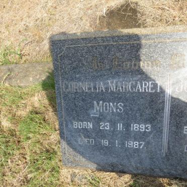 MONS Cornelia Margaret 1893-1987 :: VERSTER Josephine Louise 1899-1965 _1
