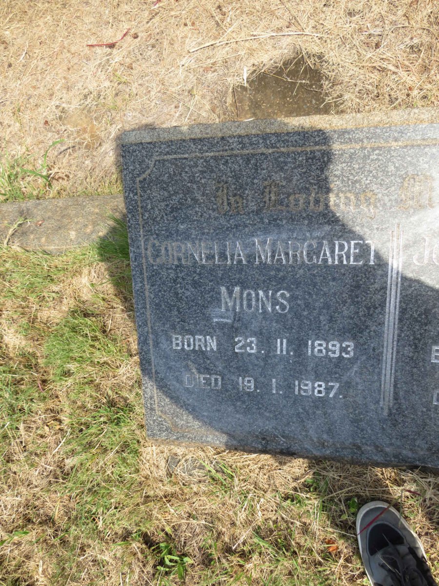 MONS Cornelia Margaret 1893-1987 :: VERSTER Josephine Louise 1899-1965 _1