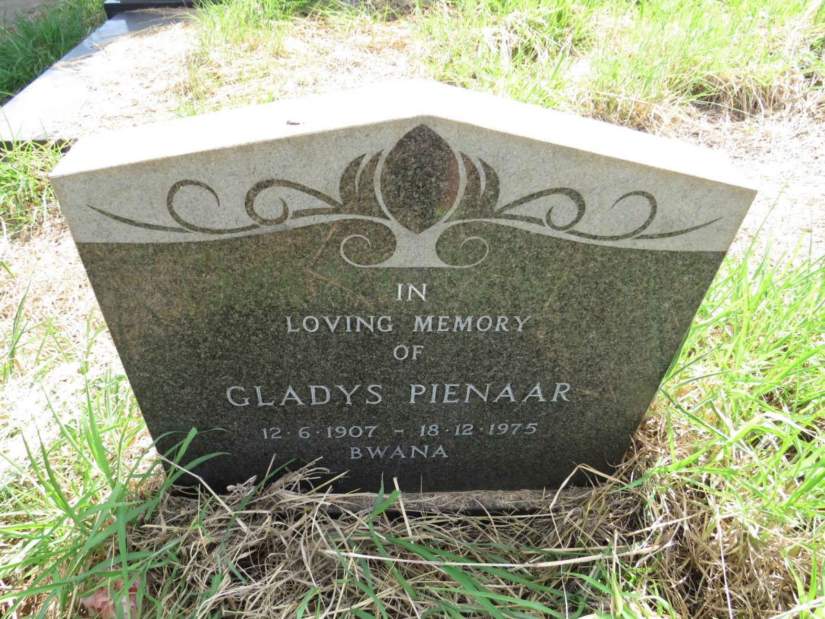 PIENAAR Gladys 1907-1975