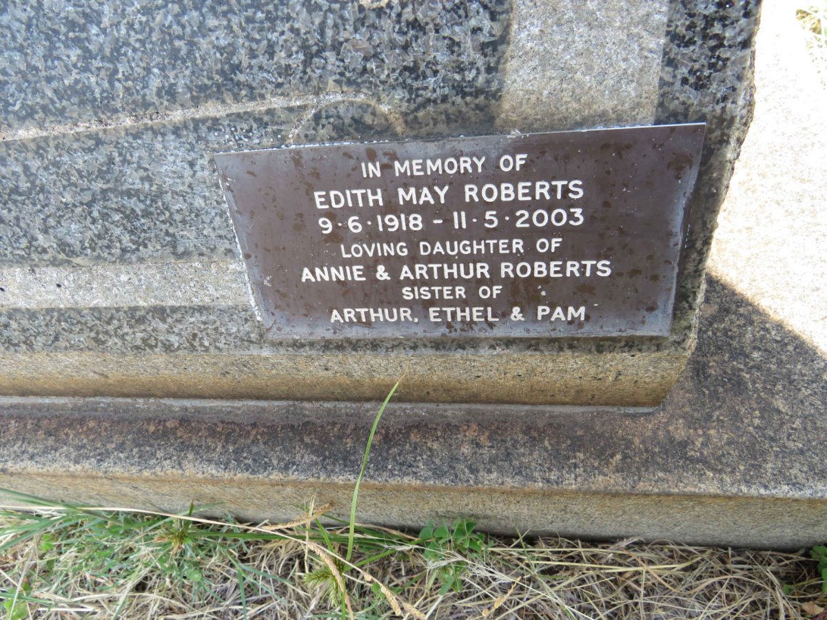 ROBERTS Edith May 1918-2003 :: ROBERTS Annie Caroline nee HURTER -1973 _2
