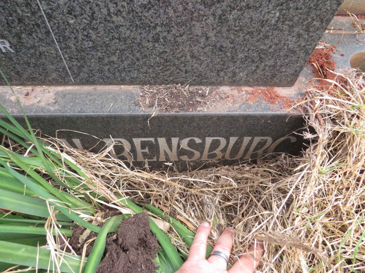 RENSBURG Hendrik Christoffel, Janse van 1958-1998 & Roelien 1963- _3