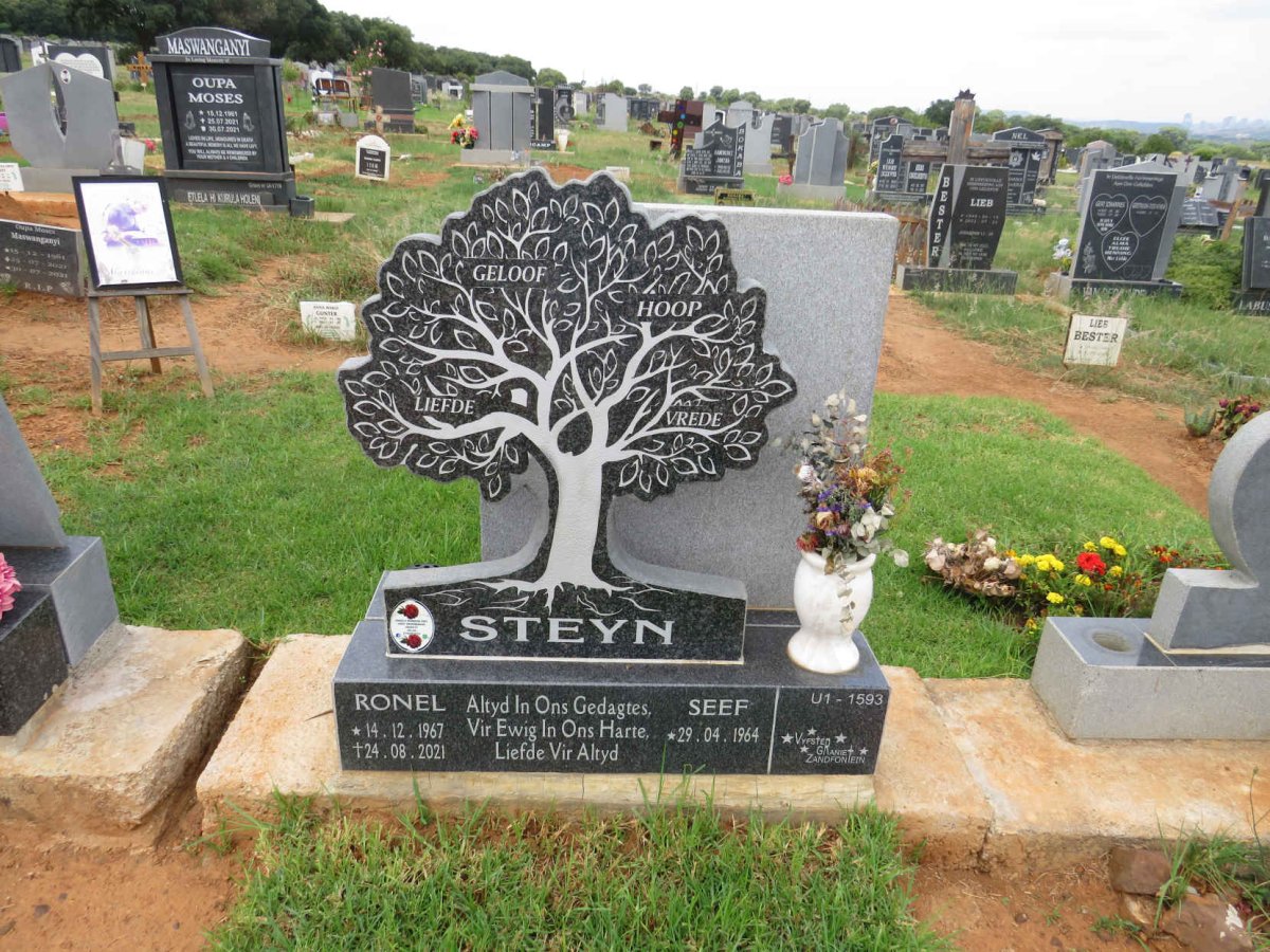 STEYN Seef 1964- & Ronel 1967-2021