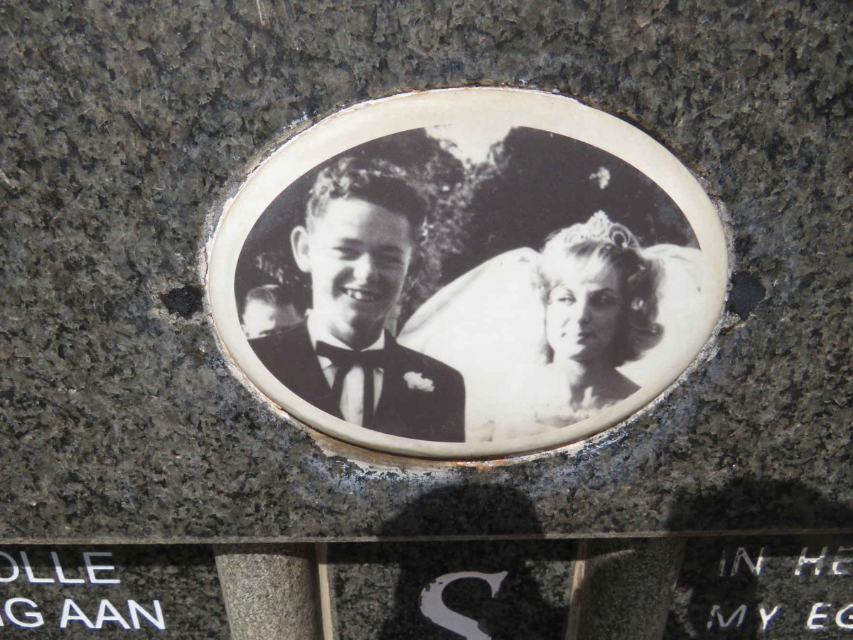 SWANEPOEL A.J. 1945-2001 & Elizabetha Maria 1945-2023 _2