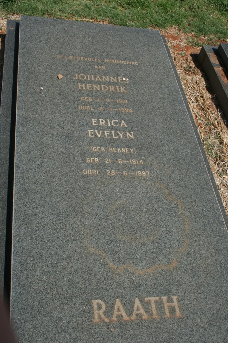 RAATH Johannes Hendrik 1913-1994 &amp; Erica Evelyn HEANEY 1914-1997