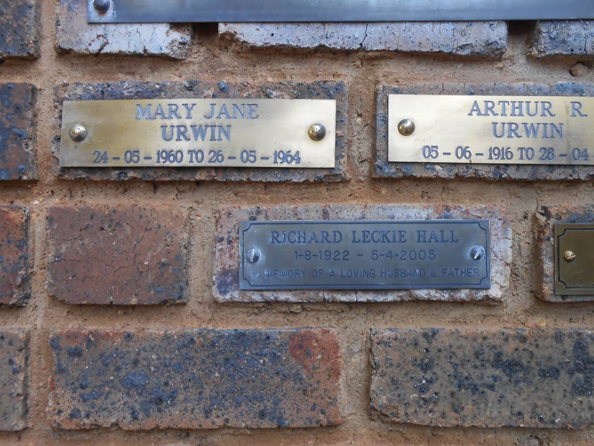 HALL Richard Leckie 1922-2005 :: URWIN R. 1916-2004 :: URWIN Mary Jane 1960-1964