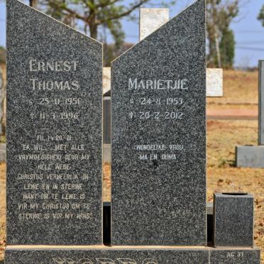 HOBBS Ernest Thomas 1951-1996 &amp; Marietjie 1953-2012