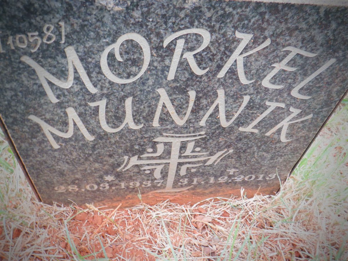 MUNNIK Morkel 1937-2013