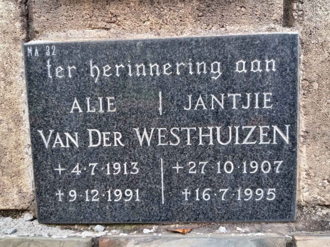 WESTHUIZEN Jantjie, van der 1907-1995 & Alie 1913-1991