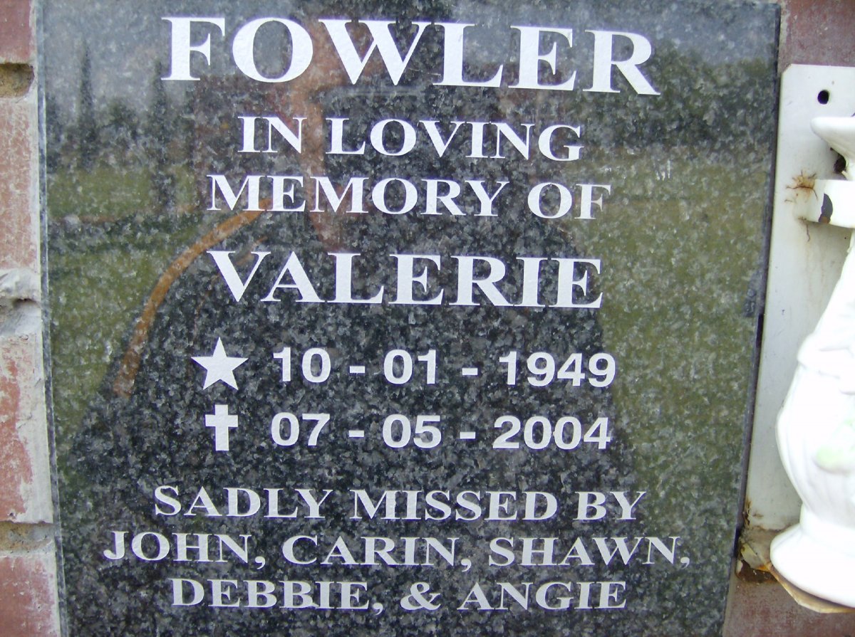FOWLER Valerie 1949-2004