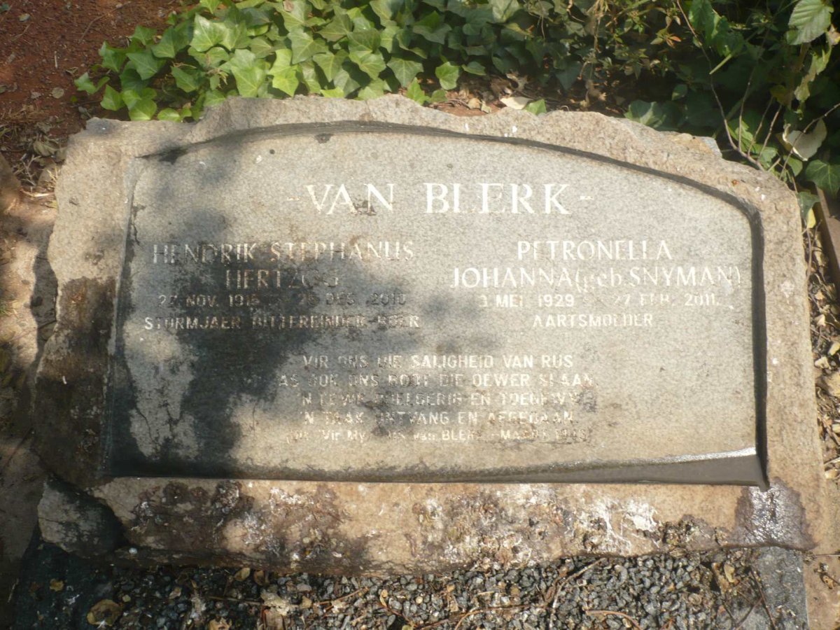 BLERK Hendrik Stephanus Hertzog, van 1905-2010 &amp; Petronella Johanna SNYMAN 1929-2011