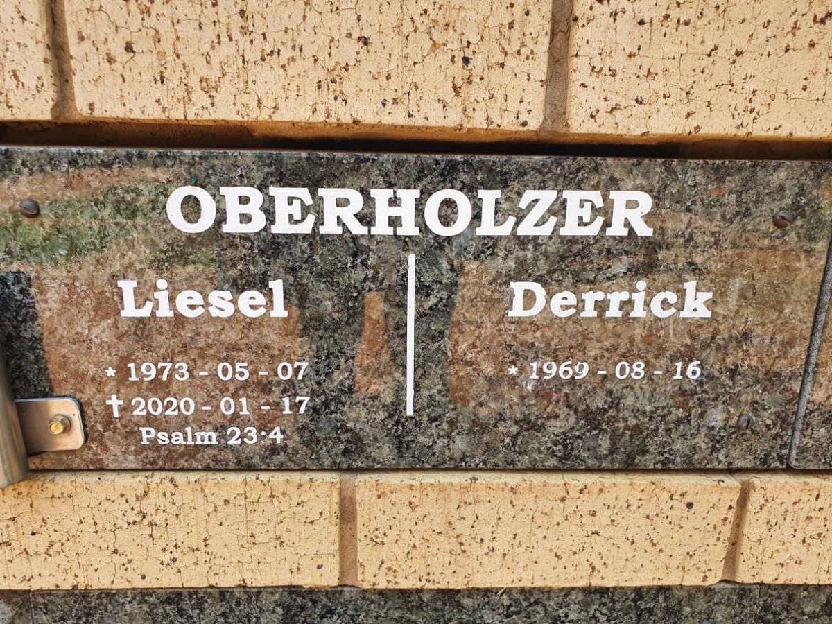 OBERHOLZER Derrick 1969- &amp; Liesel 1973-2020