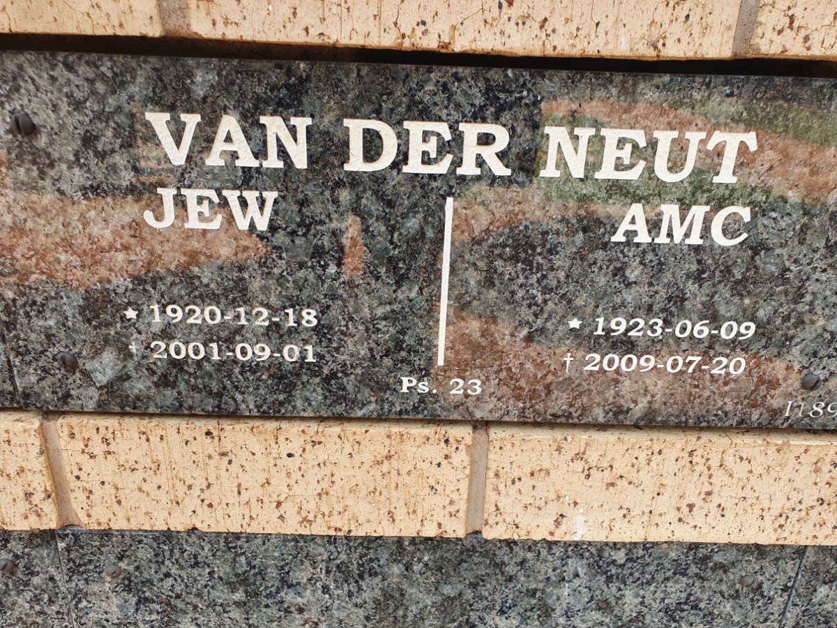 NEUT J.E.W., van der 1920-2001 &amp; A.M.C.1923-2009