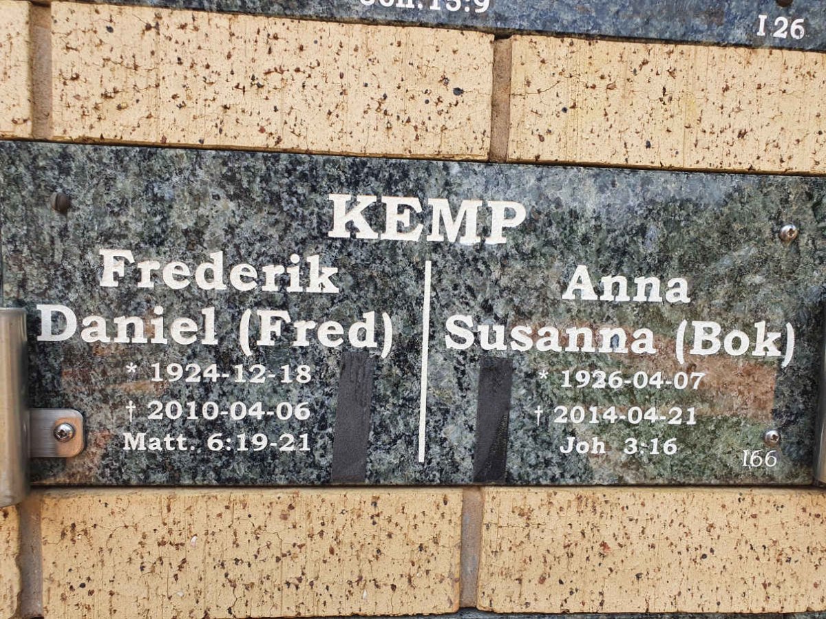 KEMP Frederik Daniel 1924-2010 &amp; Anna Susanna 1926-2014