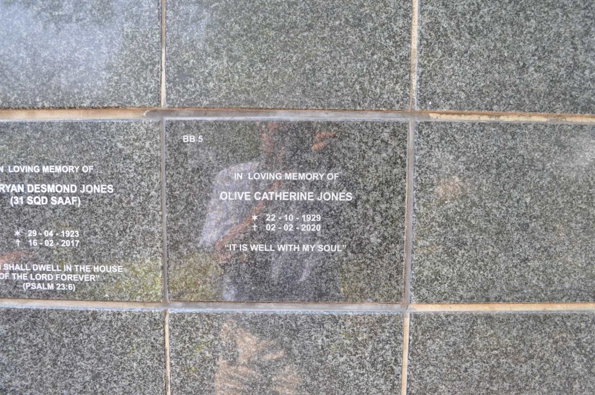 JONES Bryan Desmond 1923-2017 &amp; Olive Catherine 1929-2020
