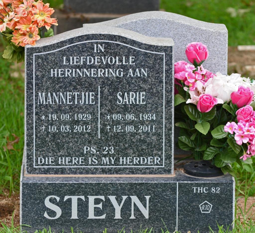 STEYN Mannetjie 1929-2012 &amp; Sarie 1934-2011