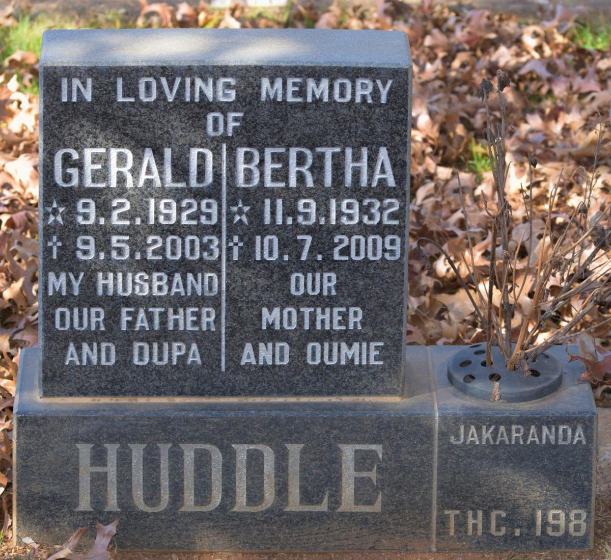 HUDDLE Gerald 1929-2003 &amp; Bertha 1932-2009