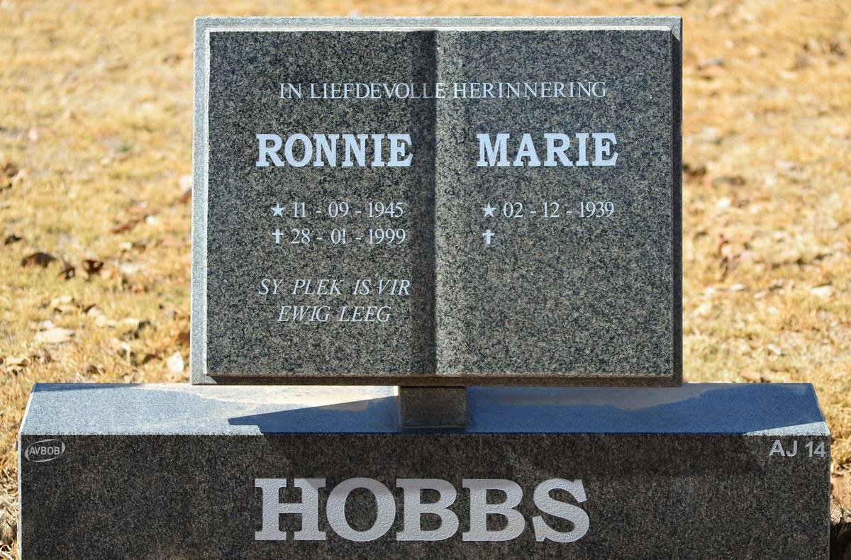 HOBBS Ronnie 1945-1999 &amp; Marie 1939-