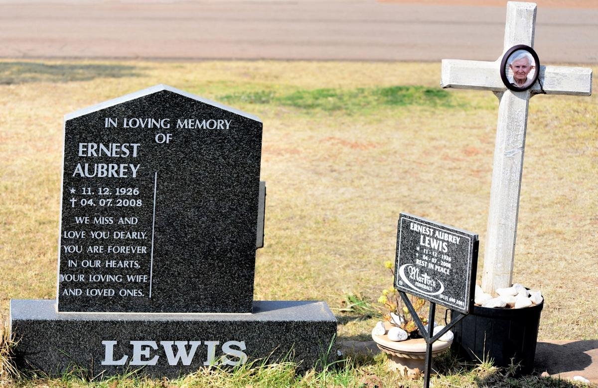 LEWIS Ernest Aubrey 1926-2008