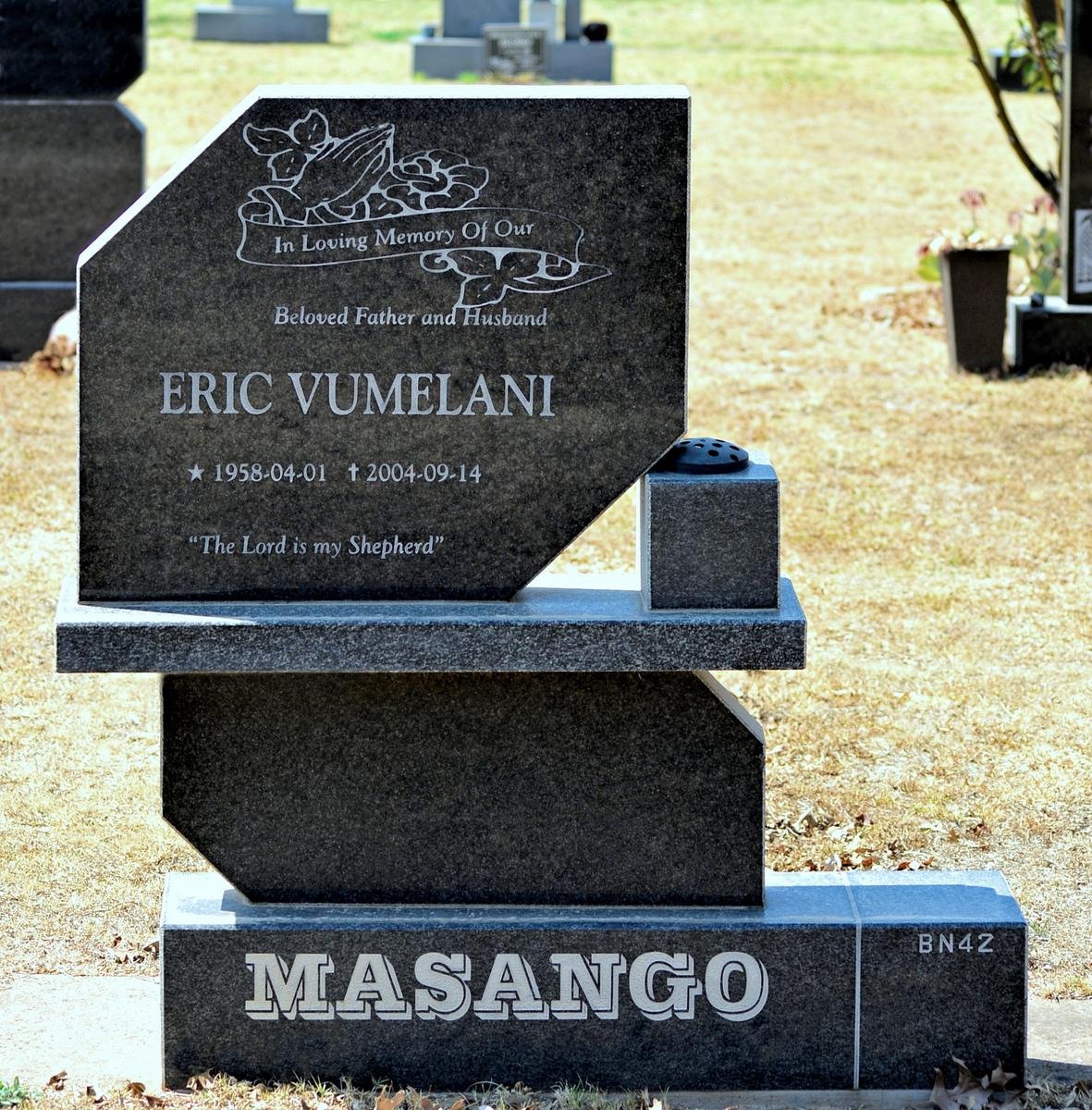 MASANGO Eric Vumelani 1958-2004