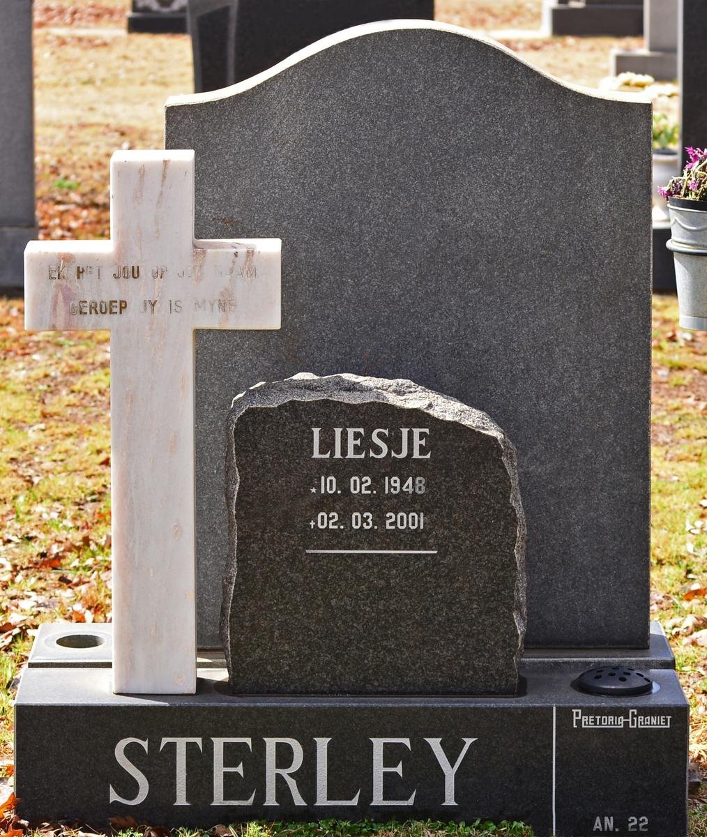 STERLEY Liesje 1948-2001