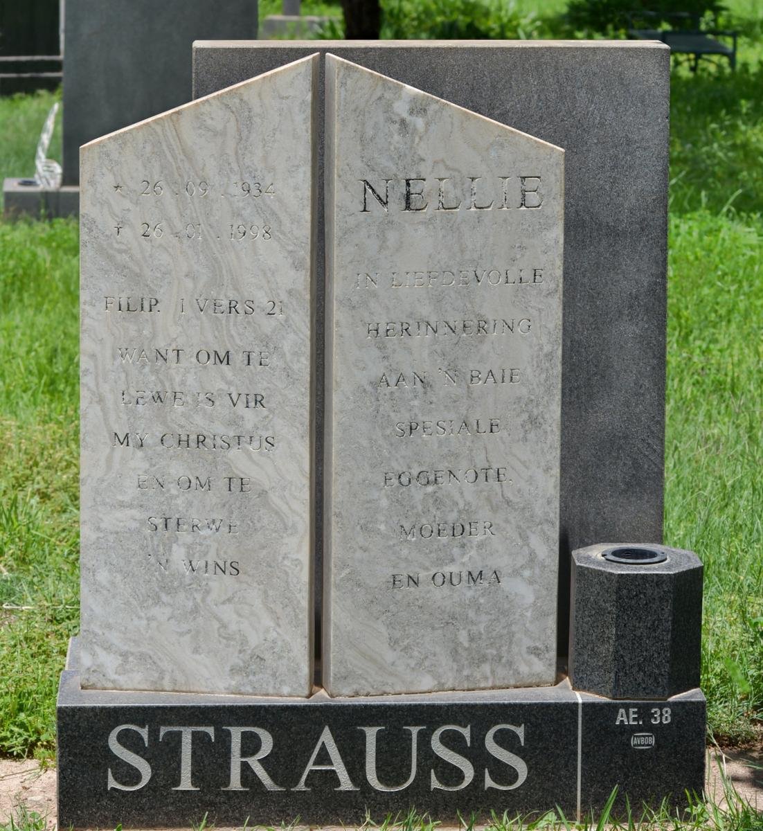 STRAUSS Nellie 1934-1998